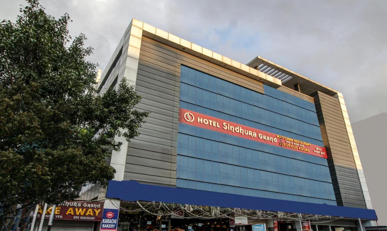 Treebo Trend Sindhura Grand Hotell Hyderabad Exteriör bild