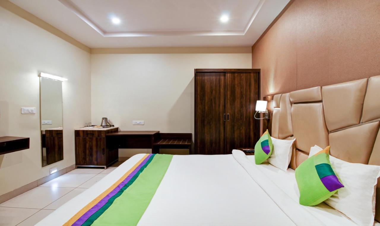 Treebo Trend Sindhura Grand Hotell Hyderabad Exteriör bild