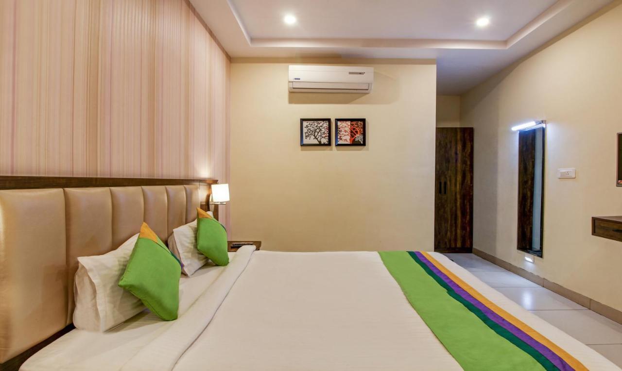 Treebo Trend Sindhura Grand Hotell Hyderabad Exteriör bild