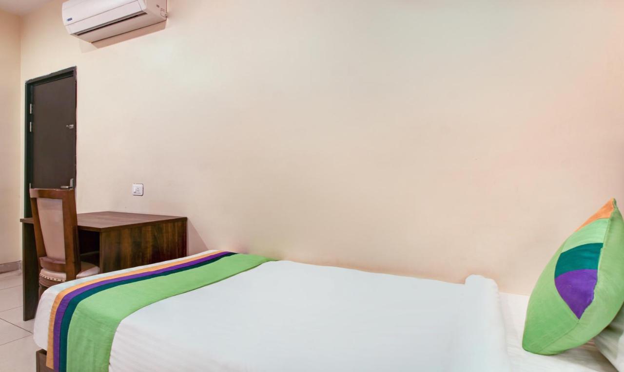 Treebo Trend Sindhura Grand Hotell Hyderabad Exteriör bild