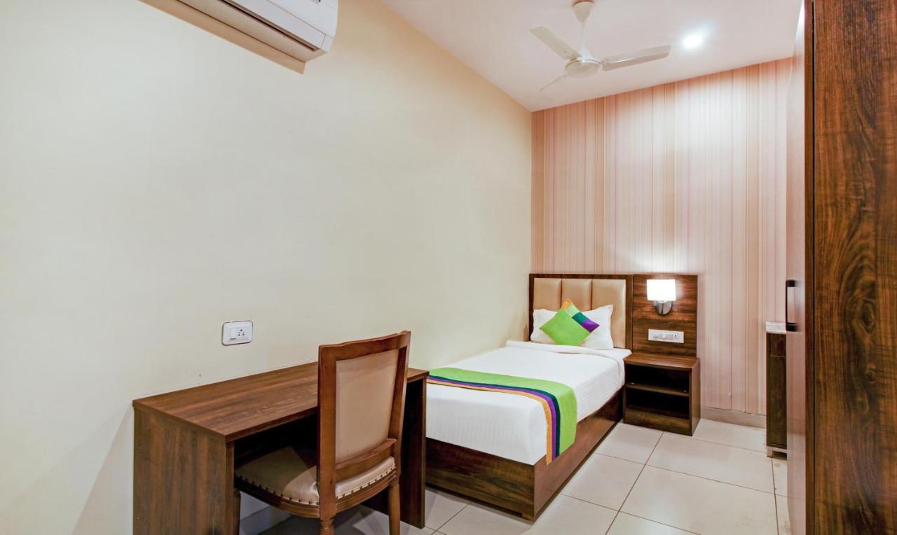 Treebo Trend Sindhura Grand Hotell Hyderabad Exteriör bild