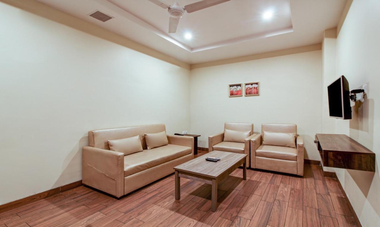 Treebo Trend Sindhura Grand Hotell Hyderabad Exteriör bild